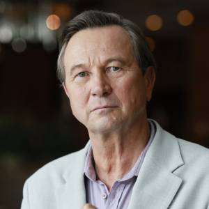 Piotr Cyrwus o swoim odejściu z „Klanu”: nie po to się uczyłem na aktora