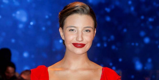 Julia Wieniawa w nietypowych pozach. Aktorka pokazała, jak ćwiczy jogę