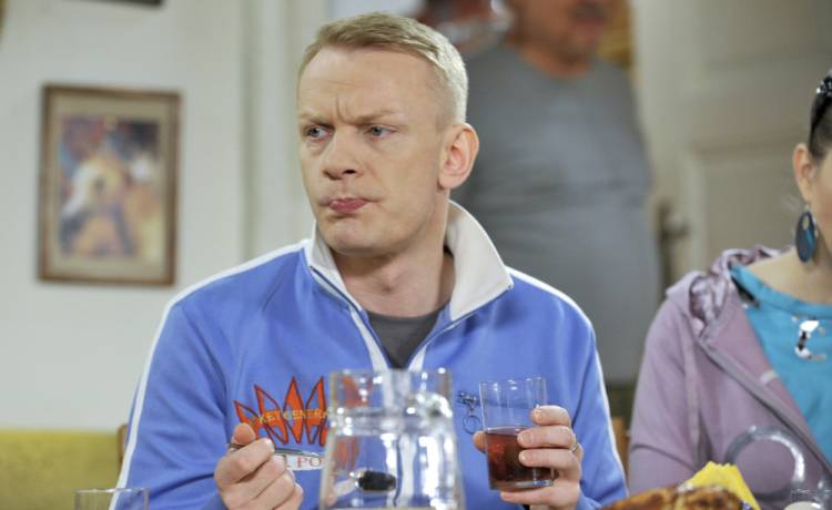 Bartosz Żukowski zniknął z ekranów razem z "Kiepskimi". Jak wygląda obecnie? Mocno się zmienił [ZDJĘCIA]