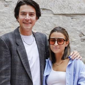 Julia Wieniawa nie spodziewała się takiego powitania na lotnisku. Nikodem Rozbicki przygotował dla niej niespodziankę!