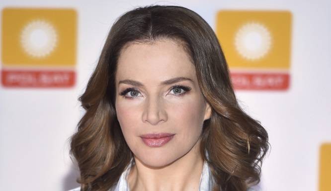 Anna Dereszowska pozowała do zdjęcia. Wtem wiatr podwiał jej sukienkę! Podmuch sporo odsłonił [FOTO]