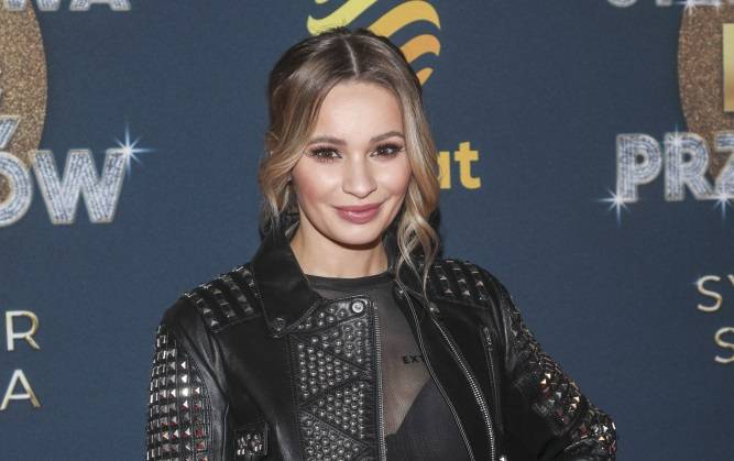 Ewelina Lisowska zaszalała. 31-letnia gwiazda na mrozie w kusym stroju kąpielowym [FOTO]