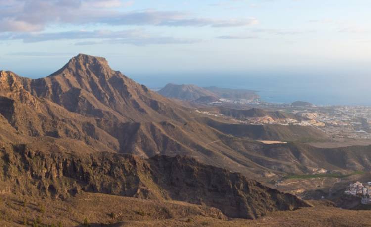 Makabryczne odkrycie na Teneryfie. 5-latek zaprowadził policję do miejsca zabójstwa matki i brata
