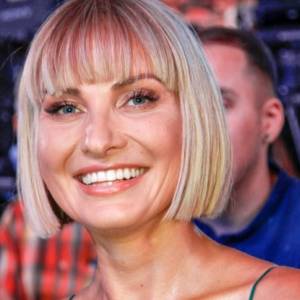 Joanna Moro morsuje przed porodem. Fani" "Czy Pani jest mądra"?                           