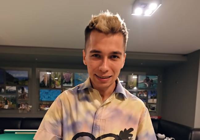 Friz eksponuje wysportowane ciało. Fanki szaleją z zachwytu! [FOTO]