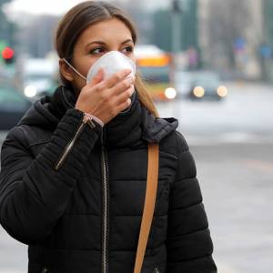Zarazili się przez drzwi. Szczepienia i brak kontaktu nie chroni przed zakażeniem?! Najnowsze wieści o Omikronie