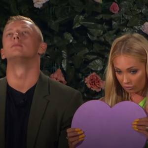"Love Island 2". Polały się łzy. Która para pożegnała się z programem?