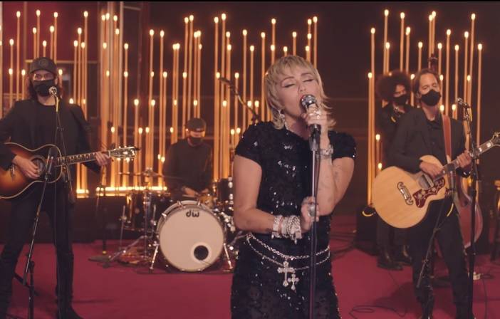 Miley Cyrus śpiewa hit Billie Eilish. Lepiej od oryginału?! [WIDEO]