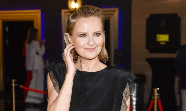 Izabela Kuna tańczy na rurze. 51-letnia aktorka pokazała, jak sobie radzi. "Zwariowałam" [ZDJĘCIA]