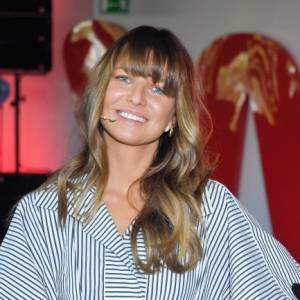 Anna Lewandowska pozuje w staniku. Ciążowe krągłości widać teraz doskonale                       