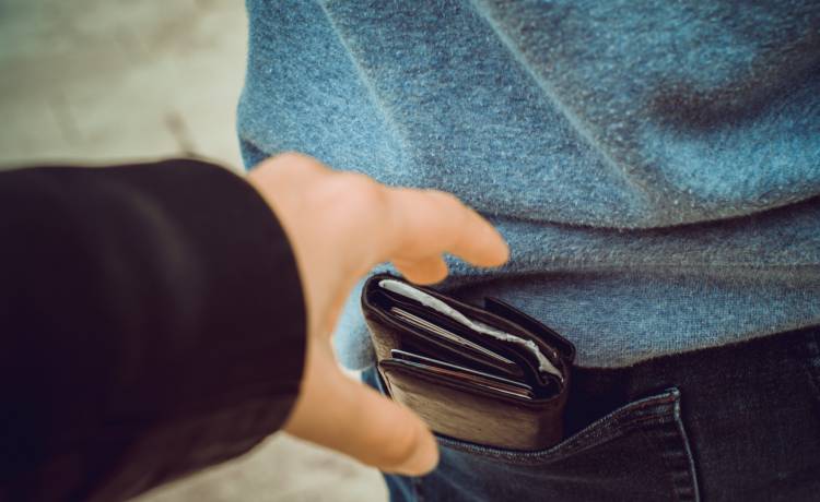 Robisz przedświąteczne zakupy? Zachowaj ostrożność!