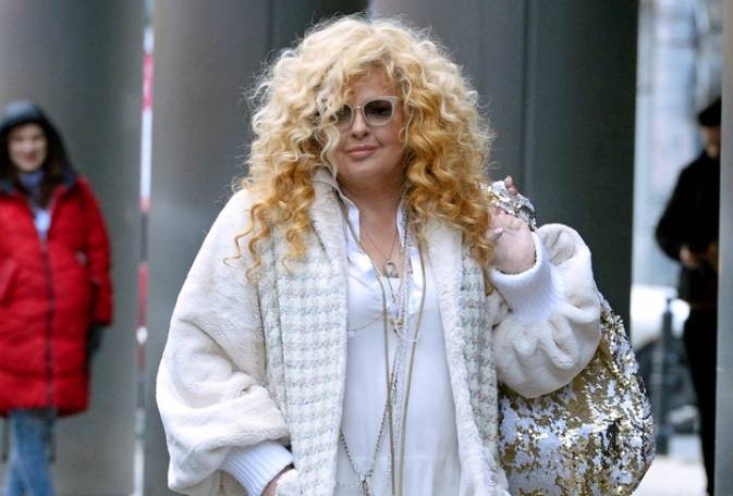 Magda Gessler opublikowała rodzinne zdjęcia. Fani zachwyceni: "10 lat młodziej w takich włosach"                        