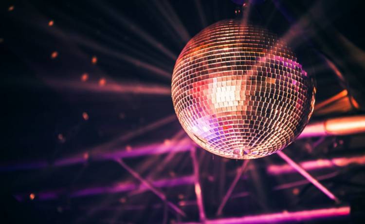 Chcesz wejść do klubu? Zostań... statystą! Irek Jakubek i Maciek Rock o nowym sposobie właścicieli dyskotek na uniknięcie kar                                     