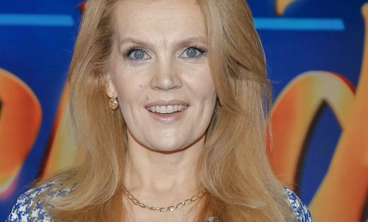 Dorota Chotecka w prześwitującej narzutce. Tak poinformowała o zakończeniu prac na planie  