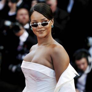 Rihanna z nagim biustem. Pokazała się topless. "Szczęka na podłodze!"