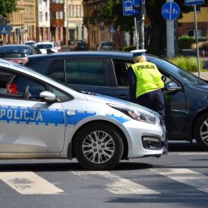 Absurdalna reakcja zatrzymanego kierowcy. Po tej sytuacji policjantka napisała wiersz "Jak szybko jechać, gdy zajdzie Słońce?" 