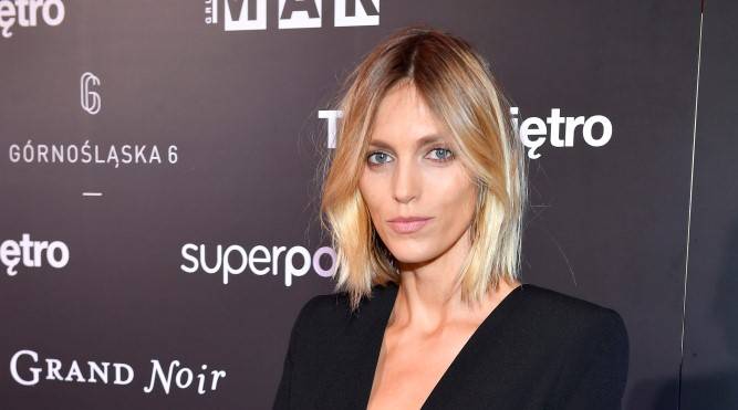 Anja Rubik błyszczy na festiwalu w Cannes. Jej nietypowa suknia odsłoniła wiele [FOTO]