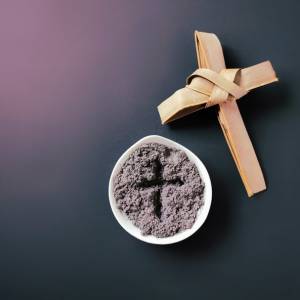 Środa Popielcowa 2022. Co to za święto? Czy trzeba iść do kościoła?