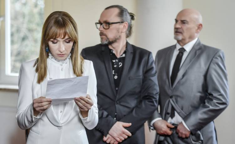 "Na Wspólnej". Aktor-antyszczepionkowiec wyrzucony z planu serialu. Jest oświadczenie TVN