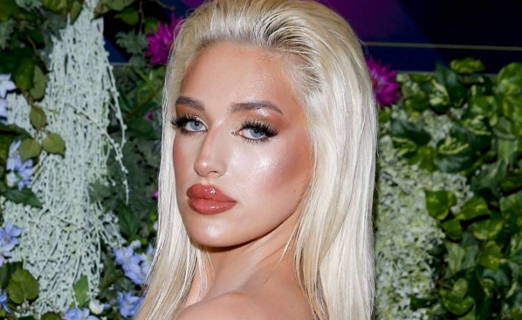 Caroline Derpienski otwiera szkołę dla modelek. Powiedziała, ile na niej zarobi