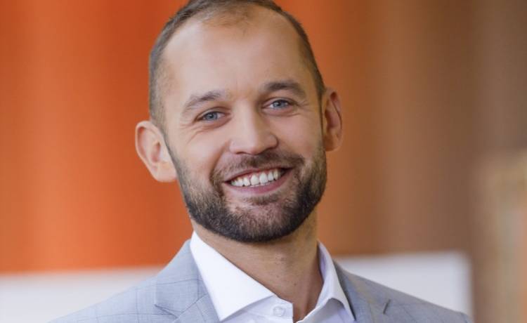 "Rolnik szuka żony 8". Stanisław odnalazł miłość poza kamerami! Opublikował zdjęcie z ukochaną [FOTO]