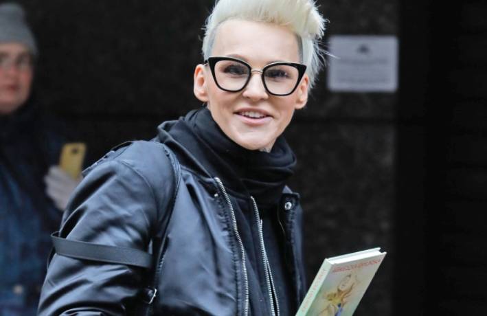 Agnieszka Chylińska pokazała córkę! Czytają razem fragmenty książki wokalistki 