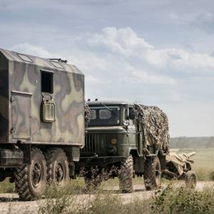 Mają udawać radość na widok armii. Rosyjskie wojska sprowadzają mieszkańców Krymu 