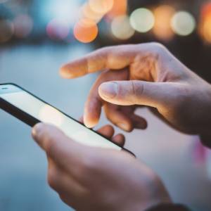 Pierwszy SMS został wysłany 27 lat temu! Jak brzmiała pierwsza wiadomość?