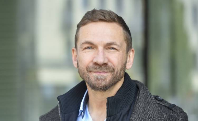 Kossakowski pisze książkę! Będzie w niej rozdział o głośnym rozstaniu?