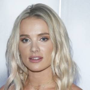 Maffashion w cielistej bieliźnie. Pokazała ciało