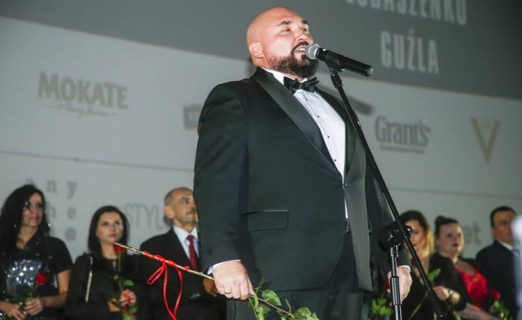 Patryk Vega pokazał zdjęcie bez koszulki. Schudł 44 kg w 8 miesięcy!