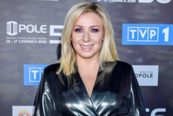 Kasia Cerekwicka na gorącym kadrze z wakacji. Piosenkarka opublikowała zdjęcie prosto z basenu!                          