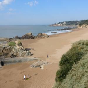 Ocean wyrzuca setki kilogramów kokainy! Alarm na atlantyckich plażach Francji