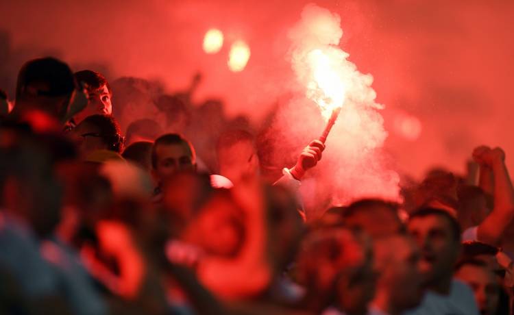 Chaos na ulicach Zagrzebia. Doszło do zamieszek z udziałem kibiców Legii. "Używali wszystkiego, co wpadło im w ręce" [WIDEO]                                                                 