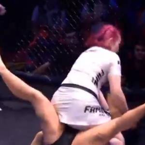 Fame MMA 3: Marta Linkiewicz znokautowała Esmeraldę Godlewską! [WIDEO]