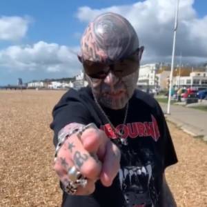 Ma 67 lat i pokrył 97% ciała tatuażami. Powiedział, która część ciała pozostanie "czysta" [FOTO]