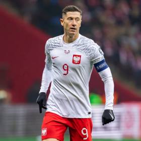 Robert Lewandowski spełni marzenie chorej na raka 11-latki. „Maja, załatwione”.