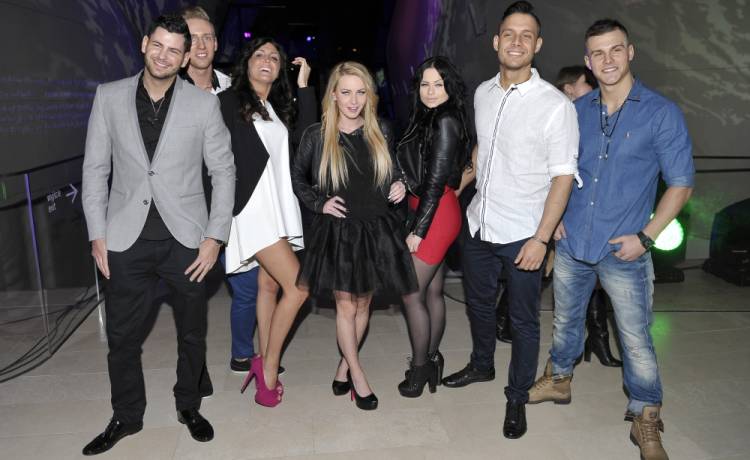 Alan Kwieciński z "Warsaw Shore" położył psa koleżanki na grillu. Internauci nie pozostawili na nim suchej nitki: "Jakim trzeba być potworem?"                                                                            