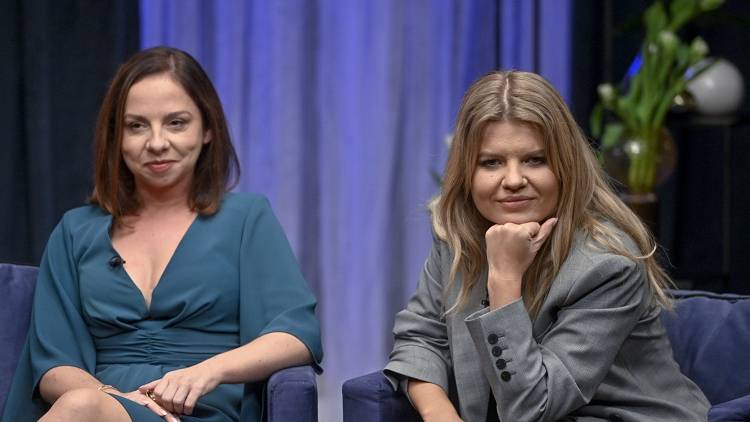 Agnieszka Kwiatkowska - jedna z uczestniczek „Rolnik szuka żony 10” i prowadząca: Marta Manowska. Fot. AKPA