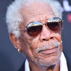 Dlaczego Morgan Freeman nie zdejmuje kolczyków? Powód zaskakuje 