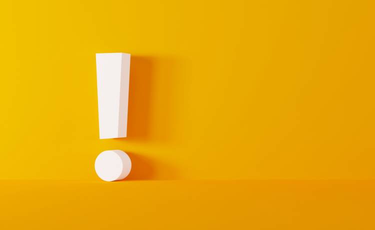 Fragmenty plastiku w popularnym napoju. GIS ostrzega