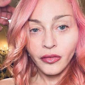 Odmieniona Madonna w różowych włosach publikuje zdjęcia po metamorfozie. "Kosmitka"