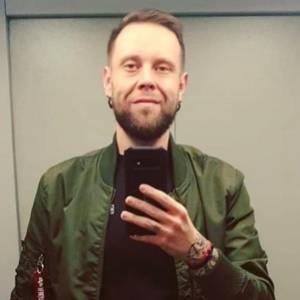 "Gogglebox". Mateusz "Big Boy" Borkowski chciał zostać księdzem? Odniósł się do plotek