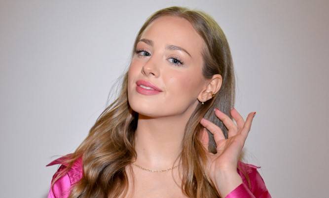 Wiktoria Gąsiewska odsłania biust w efektownej sukni: "Pozazdrościć Ci takiej urody" [FOTO]