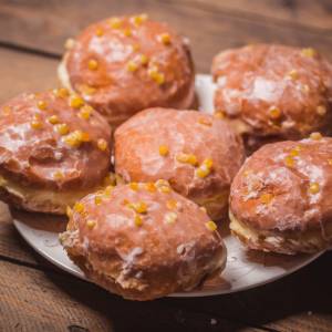 Oferta tylko dla prawdziwych wielbicieli pączków. Jedna sztuka kosztuje 100 złotych