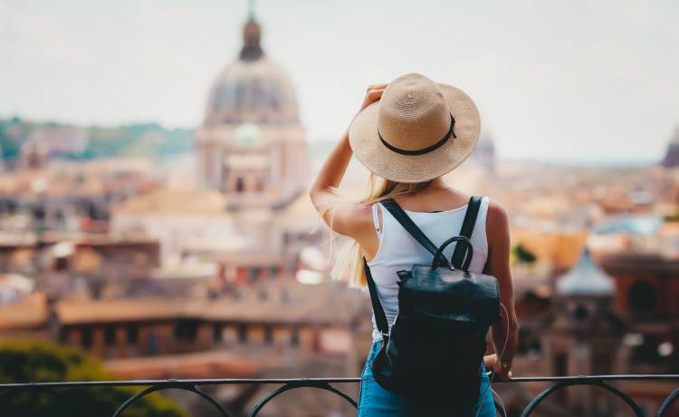 Rok w podróżowania darmo? Airbnb szuka 12 chętnych na życie na walizkach