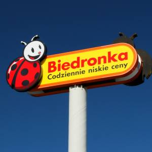 Klienci zbierają szczęki z podłóg. W nowej akcji Biedronki można wygrać... mieszkanie lub dom!