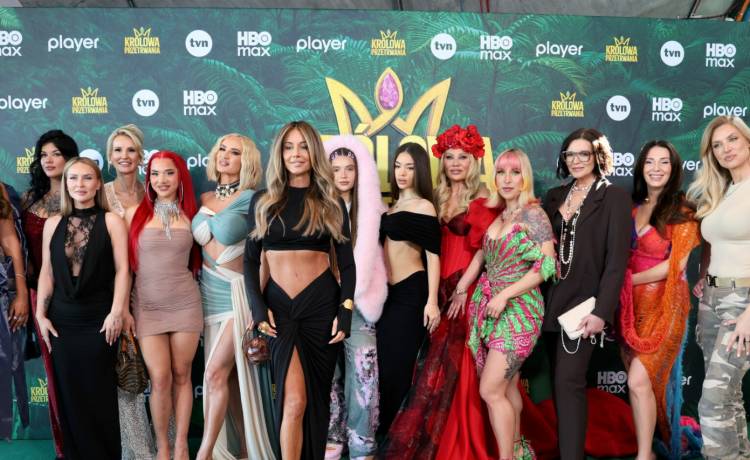 Uczestniczki „Królowej przetrwania 3” i Małgorzata Rozenek. Fot. East News