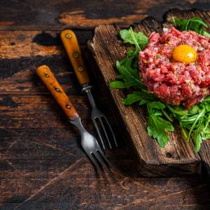 Wycofują to mięso z rynku! Jego spożycie może prowadzić do wystąpienia poważnego zakażenia