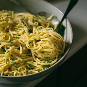 Król studenckich obiadów nie dla każdego. Kto nie powinien jeść makaronu?